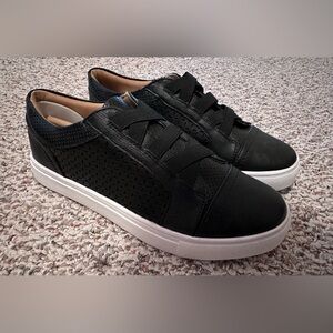 NWT Women Casual Black Slip-On Sneakers DV by Dolce Vita
